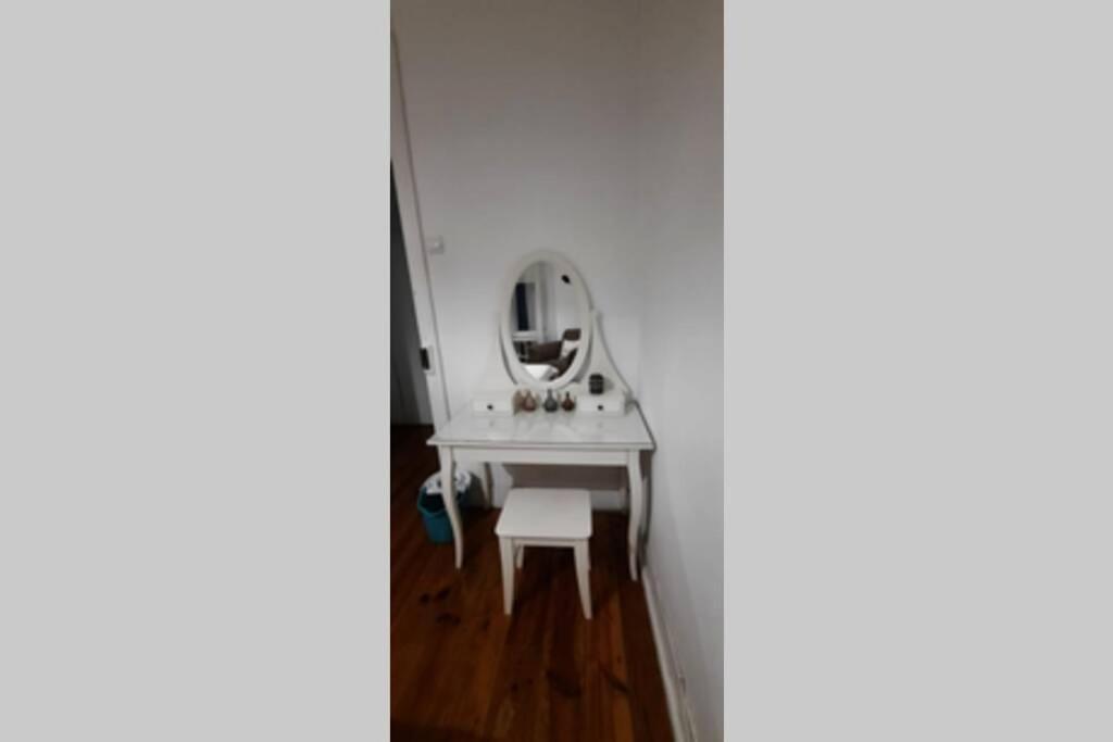 Charming Sunny Terrace / One Bedroom * Lissabon